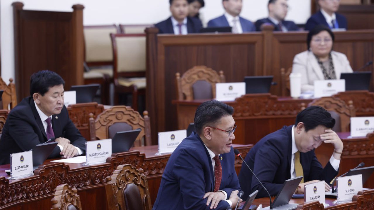 Д.Амарбаясгалан, С.Амарсайхан, Х.Булгантуяа нар чөлөө авч, Х.Баттулга, Л.Оюун-Эрдэнэ нар чуулганд ирээгүй байна