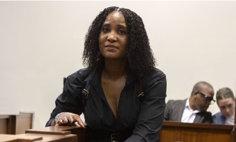 Ерөнхийлөгчийн охиныг буруутгаж парламентын гишүүнээс нь огцруулжээ