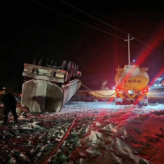 Хан-Ууул дүүргийн шатахуун ачсан цистерн осолдож, 16 тн түлш асгарчээ