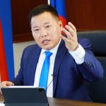 Үзэл бодлыг өнгийн цаасаар авна гэх О.Цогтгэрэлийн итгэл хөөрхөн, хөөрхий ч юм