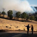 Австралид хэт халж байна