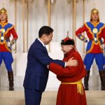 Ардын багш Д.Сэрээтэрт Хөдөлмөрийн баатар цол хүртээлээ