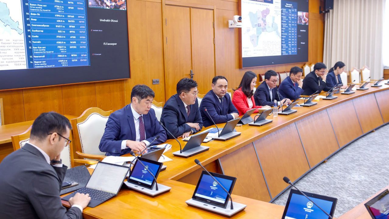 Орон сууцны зах зээл дэх эрэлт, нийлүүлэлтийн тэнцвэр алдагдсанаас үнэ өссөн явдалд УИХ-ын гишүүд онцгойлон анхаарна