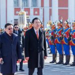 Жанжин Д.Сүхбаатарын хөшөөнд цэцэг өргөж, хүндэтгэл үзүүллээ