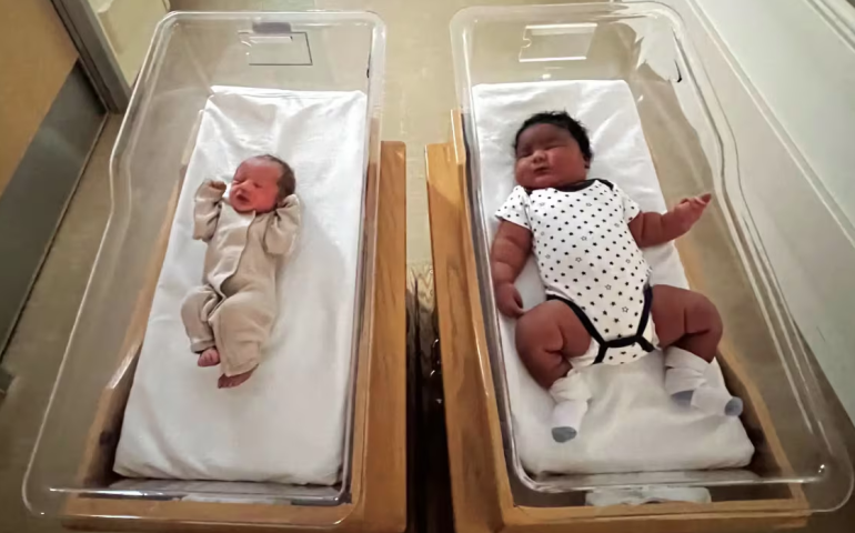 АНУ-ын Нью-Йорк мужийн Итака хотод 6 кг жинтэй хүүхэд төржээ