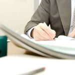 Хандивын мөнгийг өөрийн дансаар авсан зэрэг нийтийн 10 албан тушаалтанд хариуцлага тооцуулжээ