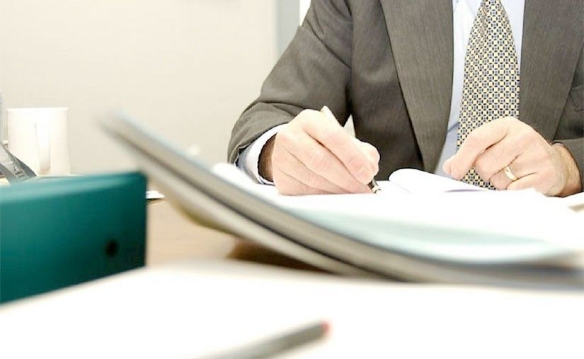 Хандивын мөнгийг өөрийн дансаар авсан зэрэг нийтийн 10 албан тушаалтанд хариуцлага тооцуулжээ