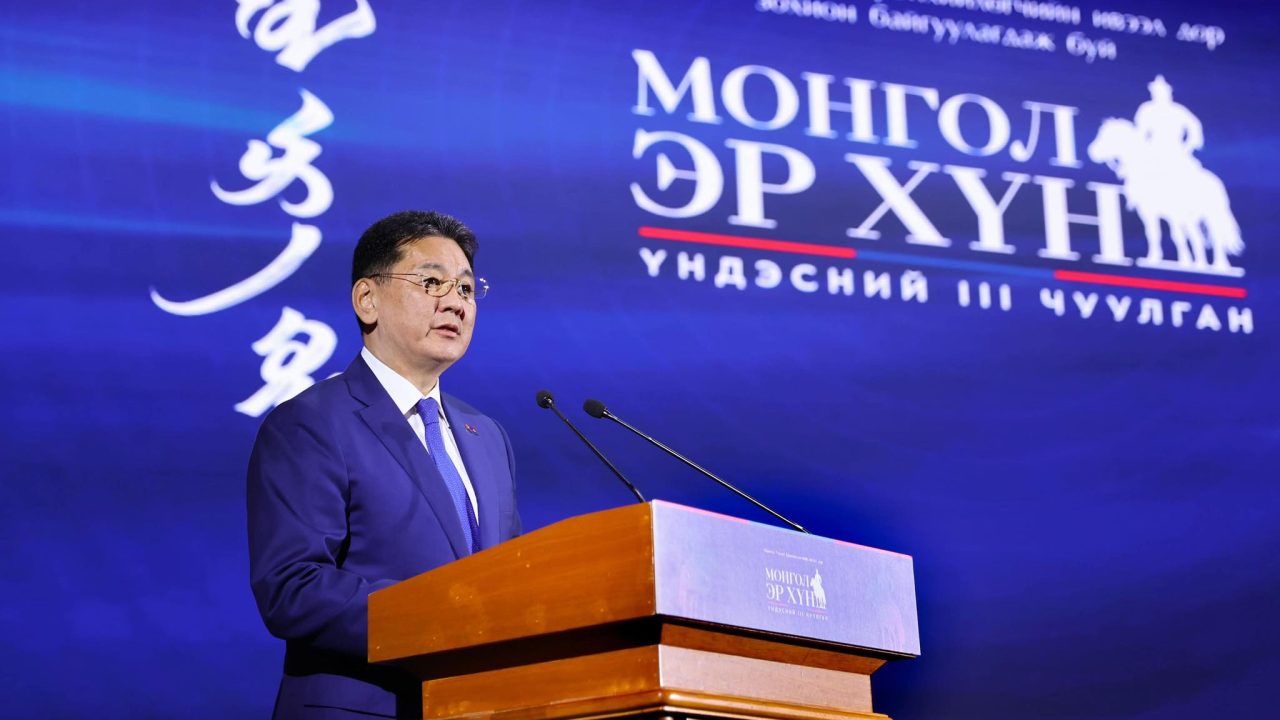 У.Хүрэлсүх: Эр хүнээ үгээ цэнэж, үйлээ тунгаан, өрх гэрээ төвшитгөж байх учиртай