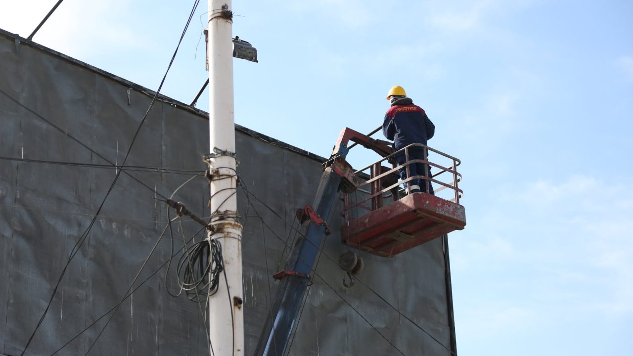 Зөвшөөрөлгүй байршуулсан хаяг, зар сурталчилгааны байгууламжийг буулгаж эхэллээ