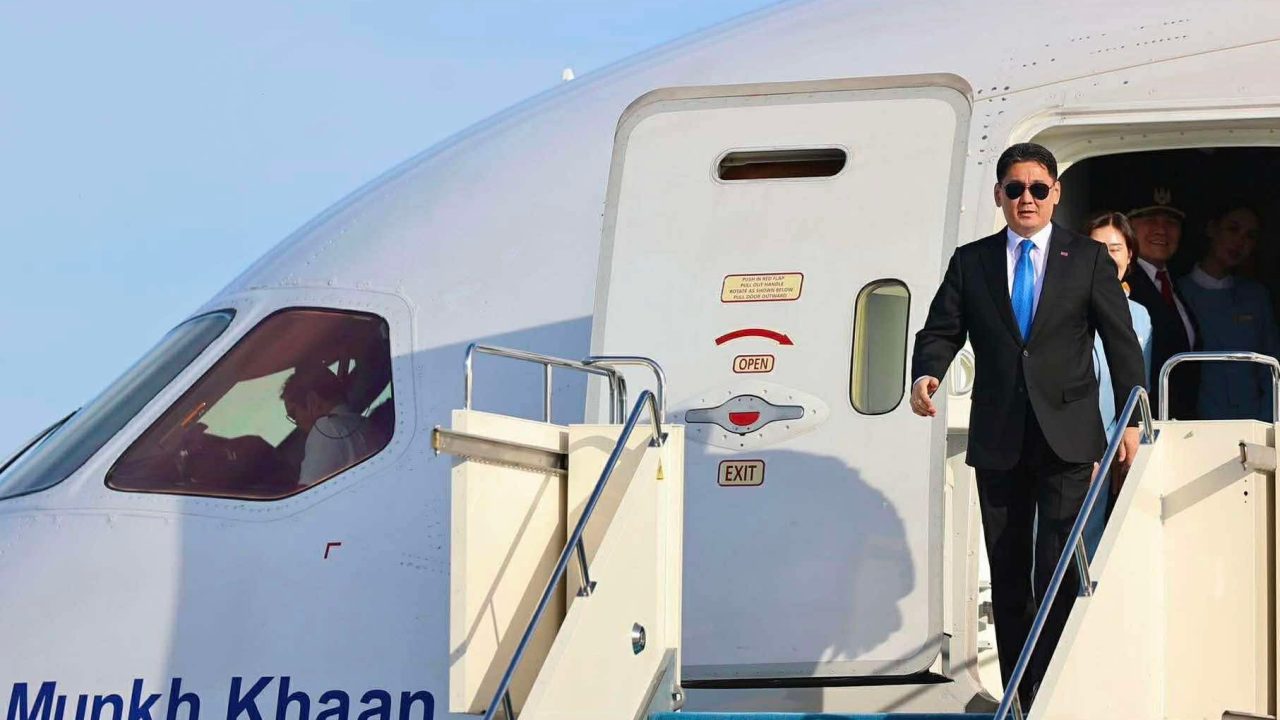 Ерөнхийлөгч У.Хүрэлсүх Бүгд Найрамдах Казахстан Улсад төрийн айлчлал хийхээр хүрэлцэн ирлээ