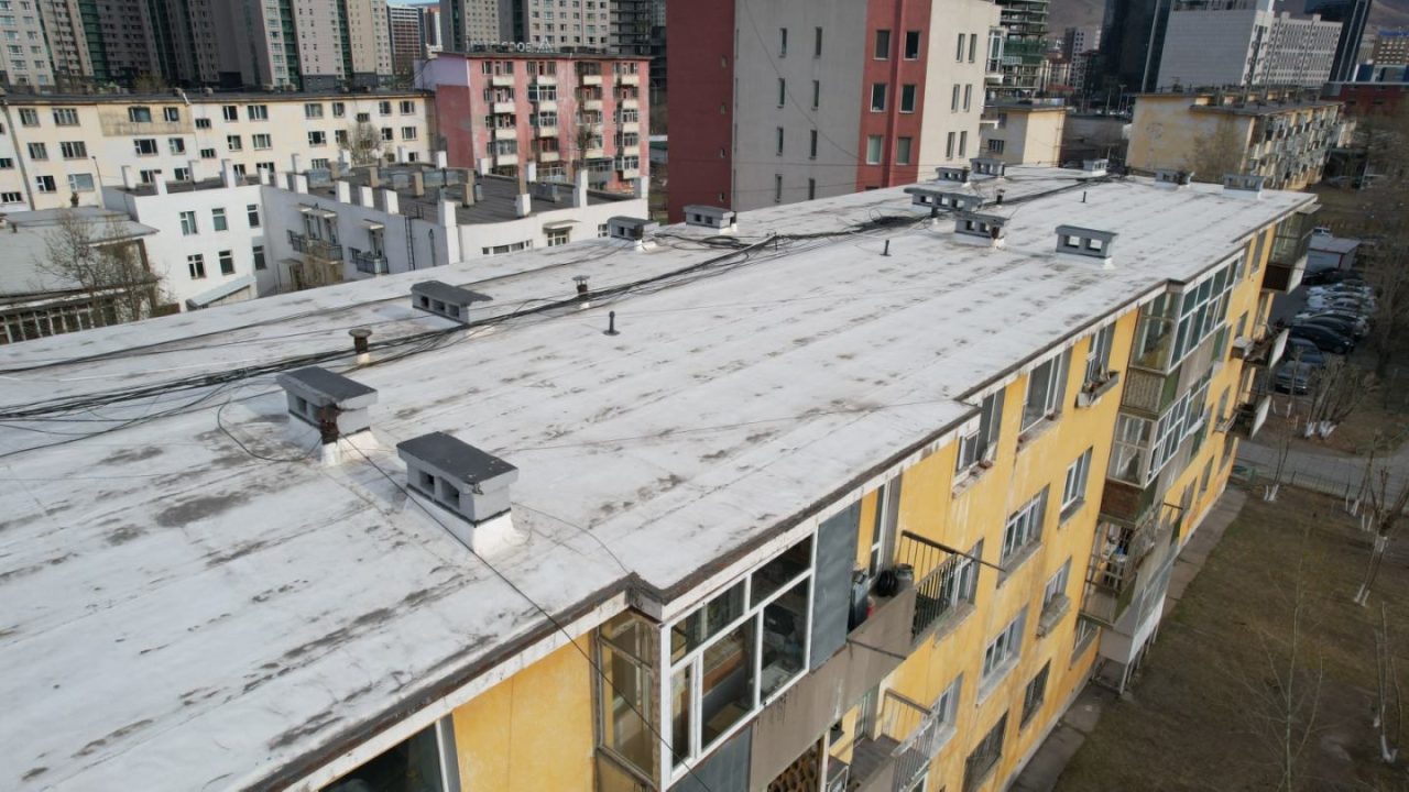 Нийтийн зориулалттай орон сууцны дээвэр засварын ажил дууслаа