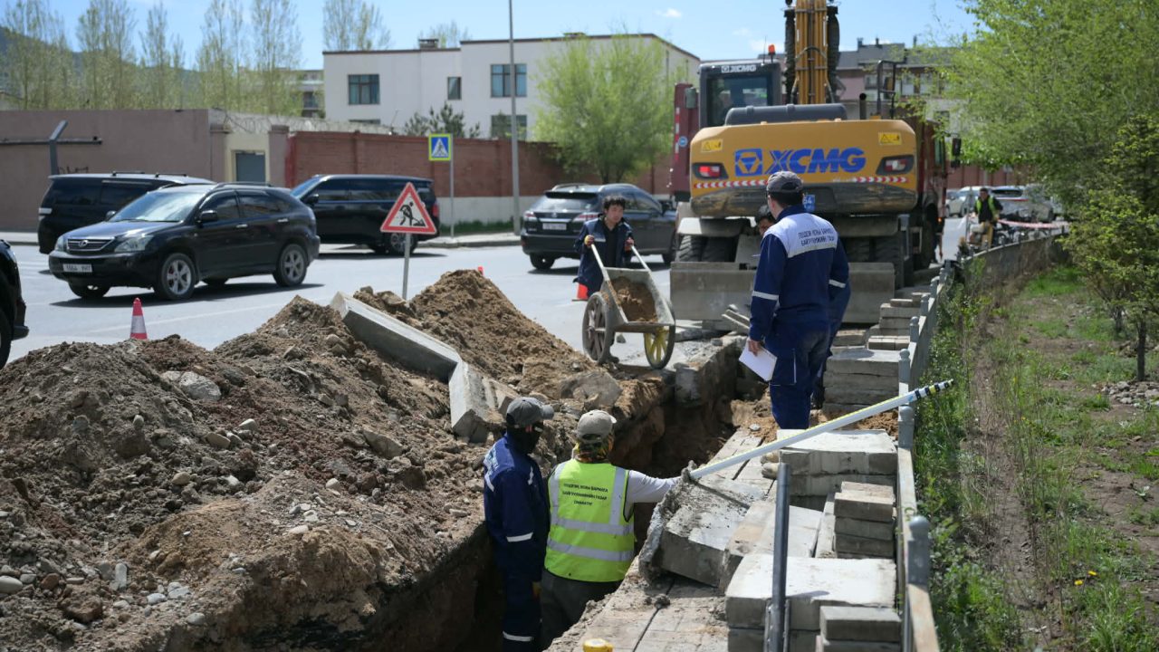 Хүннү 2222 хорооллын борооны ус зайлуулах шугамыг засварлаж, шинэчилж байна