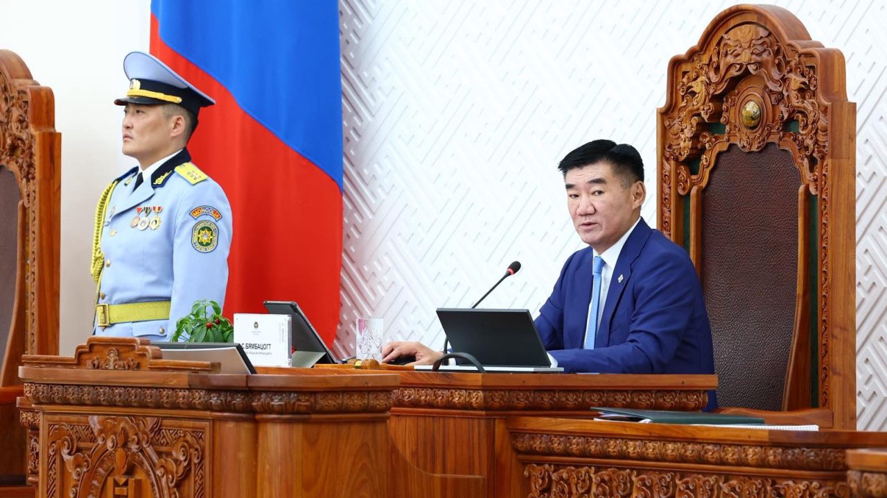 С.Бямбацогт: 1.3 сая татвар төлөгчийн жил бүр татварт өгдөг байсан 2 сая төгрөгийг өөрт нь үлдээж, өрхийн амьжиргаандаа зарцуулах боломжийг олголоо.