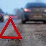 Автомашин онхолдож, 37 настай эмэгтэй төмөр хийцэд хавчуулагджээ